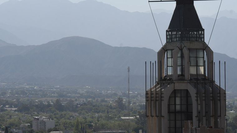 Viernes con alerta de viento zonda en Mendoza. Imagen ilustrativa.