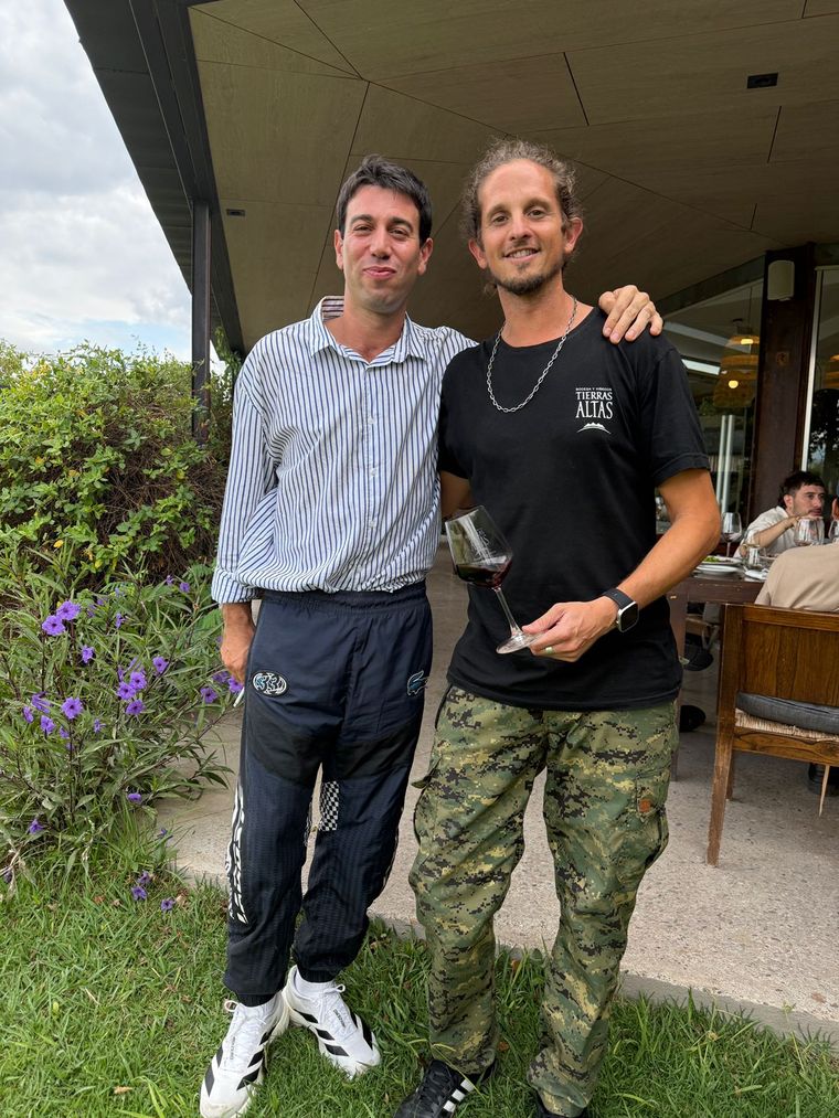 Mateo Sujatovich quiso charlar con Freddy sobre los vinos de Tierras Altas. Mateo Sujatovich quiso charlar con Freddy sobre los vinos de Tierras Altas.