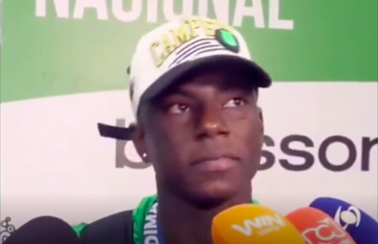 El colombiano que mira Boca y una curiosa descripción de sí mismo. Foto: Captura