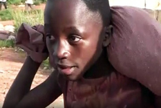 Las difíciles condiciones en las que trabajan los niños que extraen el cobalto, uno de los metales con los que hacen tu teléfono móvil