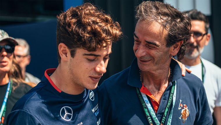 Franco Colapinto y su papá Aníbal durante su época como piloto de Williams. Foto: @WilliamsRacing