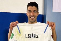 Suárez tiene contacto con Nacional de Uruguay, club que lo vio nacer y del cual es hincha. Suárez tiene contacto con Nacional de Uruguay, club que lo vio nacer y del cual es hincha.