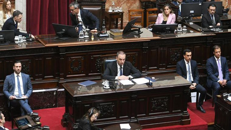 Manuel Adorni podría ser interpelado en el Congreso.