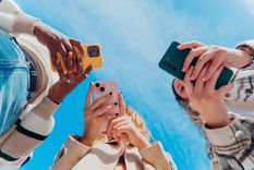 La elección de los jóvenes entre el ecosistema de Apple y los dispositivos de Samsung marca la pauta del mercado actual.