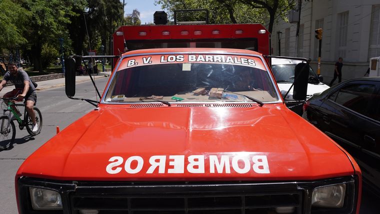 Bomberos voluntarios tuvieron que intervenir para combatir el incendio (imagen ilustrativa). Foto: Rodrigo DAngelo / MDZ
