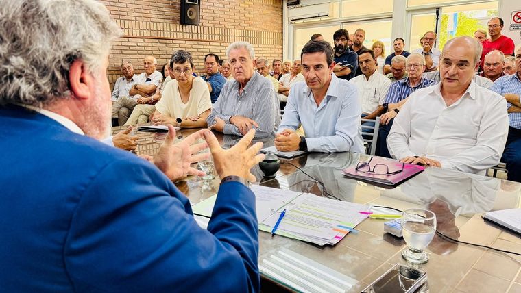 En la imagen, Juan Ángel Rodríguez, Marcelo Fabián Federici y Rubén Ariel Panella, tres de los directivos acusados de estafa. Foto: Archivo