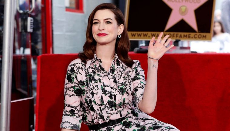 Anne Hathaway se convierte en tu ejemplo favorito para llevar jeans. Foto: Todos Hablan