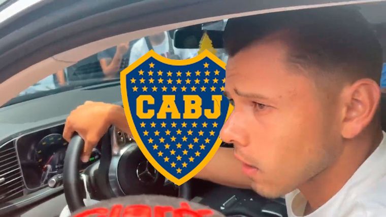 Ángel Romero recibió muchas críticas luego de la goleada en contra con Cruz Azul y los hinchas le dijeron que se vaya a Boca.