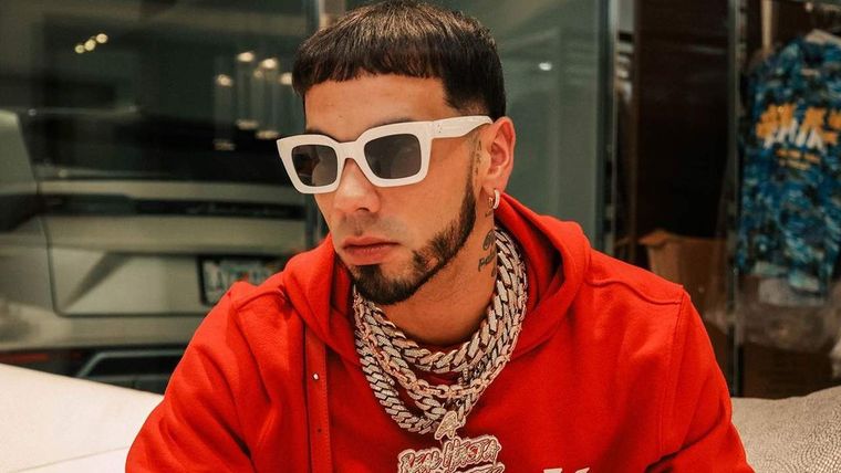 Anuel AA encendió las alarmas de sus fans tras hospitalizarse de urgencia.