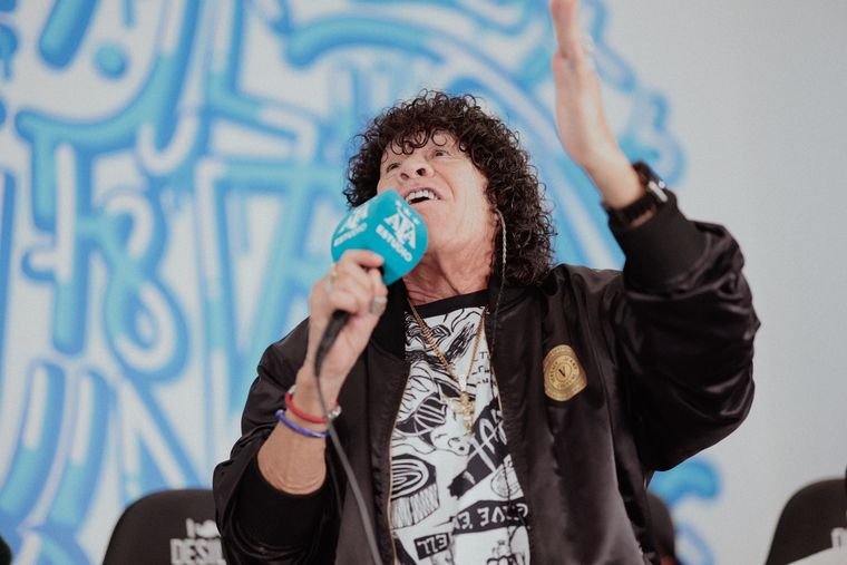La Selección sumó una noche de música y emoción antes del debut con la visita de Carlos La Mona Jiménez. La Selección sumó una noche de música y emoción antes del debut con la visita de Carlos La Mona Jiménez.