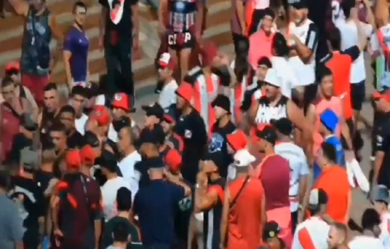Ocho hinchas de River fueron expulsados y cuatro sujetos fueron detenidos en el Malvinas Argentinas Foto: Captura de video