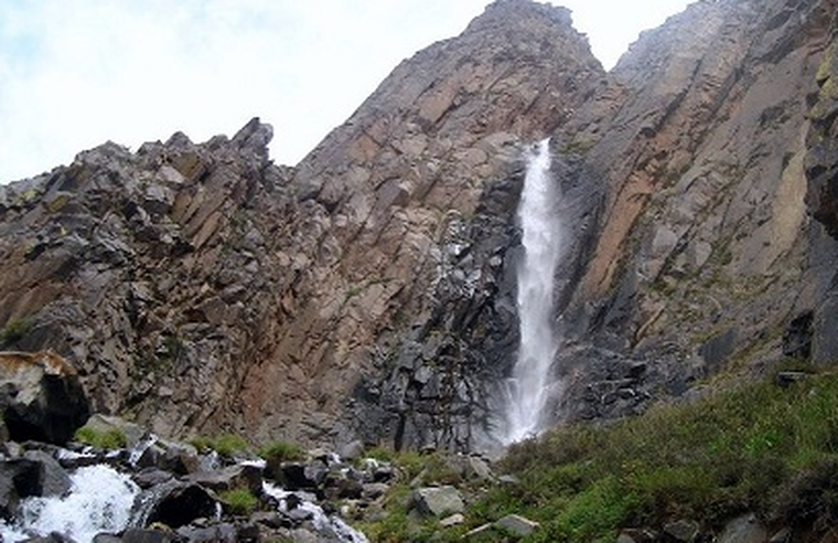 La Inteligencia Artificial recomienda visitar esta cascada para refrescarse en verano.