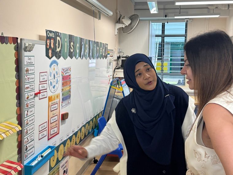 Sandra Pettovello en el MOE Kindergarten de Tanjong Katong, un jardín de infantes dependiente del Ministerio de Educación de Singapur.