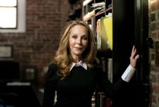 Goldstein es autora de una decena de libros ,tanto de ficción como no ficción.