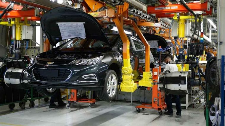 Dow Argentina produce poliuretano, insumo fundamental de varias industrias, como la automotriz.