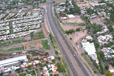 El nuevo puente de la calle Aristóbulo del Valle atravesará el Acceso Sur en dirección Este a Oeste. El nuevo puente de la calle Aristóbulo del Valle atravesará el Acceso Sur en dirección Este a Oeste.