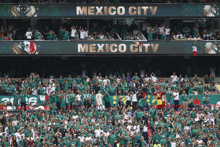 Hinchas mexicanos durante el partido inaugural del Mundial 2026. Hinchas mexicanos durante el partido inaugural del Mundial 2026.