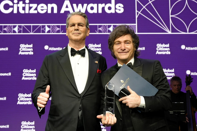 Javier Milei junto al secretario de Tesoro norteamericano, Scott Bessent 