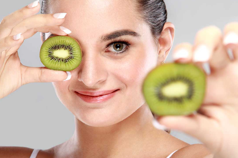 Un estudio reveló los peligros que trae el kiwi y cuáles son las personas que no deben comerlo. Foto: Adobe Stock