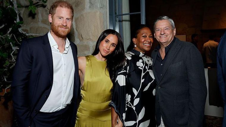 Harry y Meghan con el director ejecutivo de Netflix, Ted Sarandos, y su esposa, Nicole Avant.