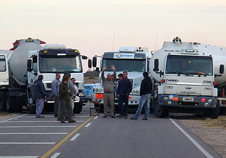 Los camioneros realizan una fuerte protesta en Uspallata. Foto: Agencias