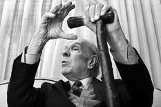 Jorge Luis Borges le dedicó el Aleph a una joven de 28 años, de quien se enamoró profundamente. Foto: Télam