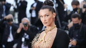 Bella Hadid sorprendió con su joya en forma de árbol de la firma Schiaparelli. Foto: Notiulti