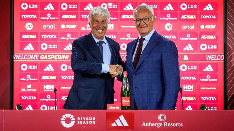Gian Piero Gasperini (izquierda) fue presentado por Claudio Ranieri, el asesor deportivo de la Roma. Gian Piero Gasperini (izquierda) fue presentado por Claudio Ranieri, el asesor deportivo de la Roma. 