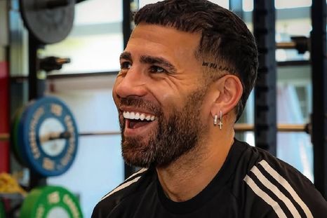 Nicolás Otamendi arribará al Millo con el pase en su poder. Nicolás Otamendi arribará al Millo con el pase en su poder.
