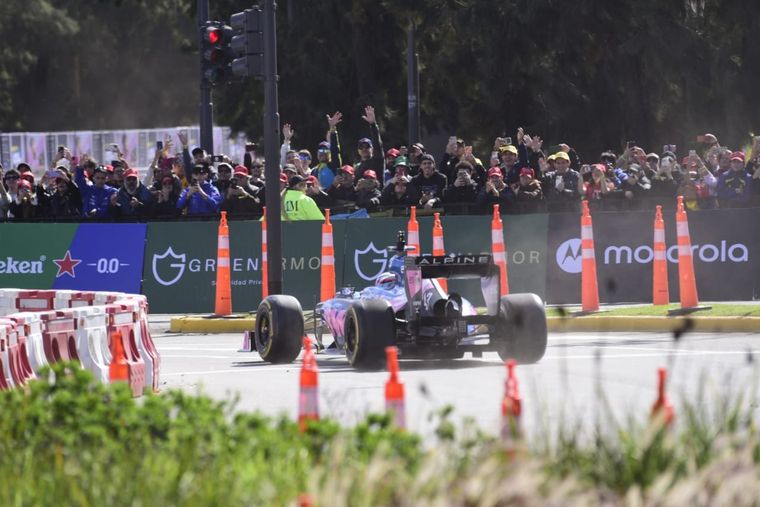 Postales del Road Show de Franco Colapinto en Palermo. Postales del Road Show de Franco Colapinto en Palermo.