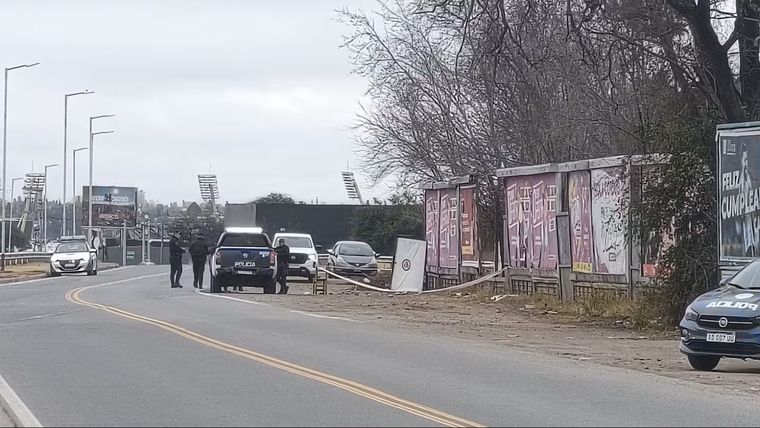 Restos humanos fueron descubiertos dentro de una bolsa de consorcio en una zona descampada de barrio Chateau Carreras.