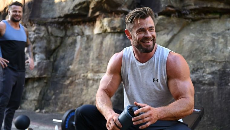 Chris Hemsworth tiene su propia rutina de ejercicios para marcar el pecho de Thor. Foto: Fit&Well