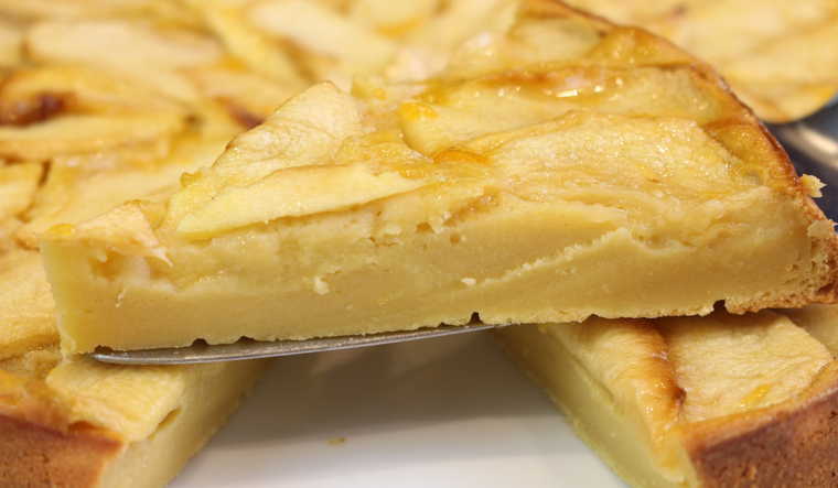 Secretos de la tarta de manzana: crema pastelera que enamora Foto: Saltando la dieta