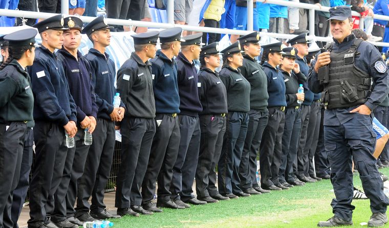 El IUSP abre una nueva convocatoria para el ingreso a la Policía. El IUSP abre una nueva convocatoria para el ingreso a la Policía.