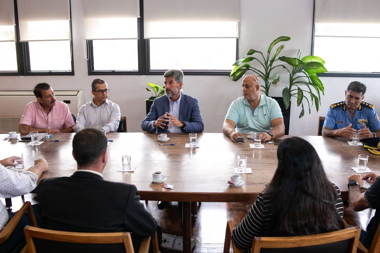 Suarez se reunió con representantes de taxis y remises de Mendoza Foto: Ciudad de Mendoza