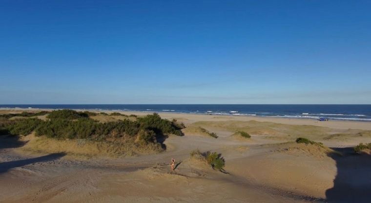 Esta playa tranquila está a tan solo 30 minutos de Pinamar Foto: captura de video Dronixar