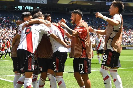 River lidera el Grupo E del Mundial de Clubes. River lidera el Grupo E del Mundial de Clubes.