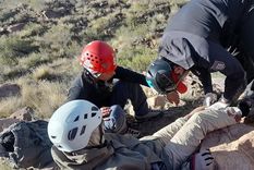 Un hombre se lesionó haciendo parapentes en el Cerro Arco Foto: Ministerio de Seguridad Un hombre se lesionó haciendo parapentes en el Cerro Arco Foto: Ministerio de Seguridad