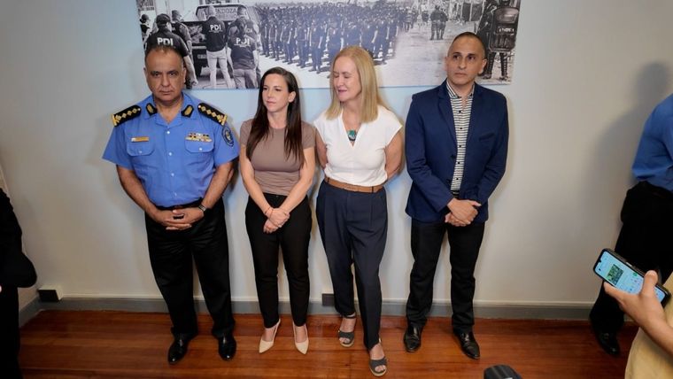La ministra de Seguridad y Justicia, Mercedes Rus, y la fiscal general del Distrito Cuyo, María Gloria André, en conferencia de prensa. La ministra de Seguridad y Justicia, Mercedes Rus, y la fiscal general del Distrito Cuyo, María Gloria André, en conferencia de prensa.