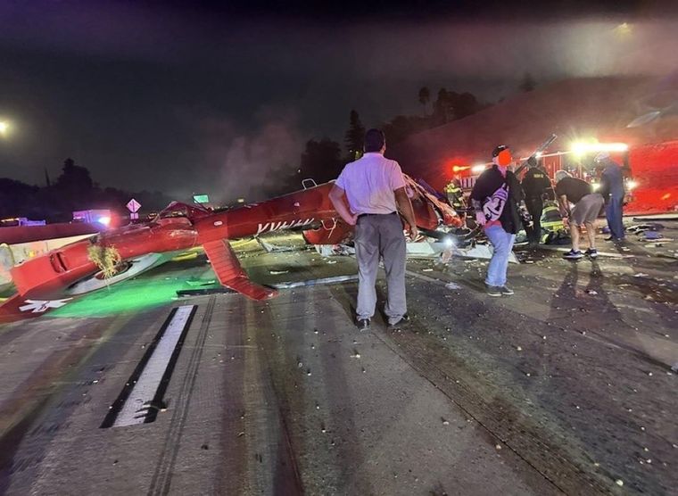Así quedó el helicóptero tras estrellarse en California.&nbsp;