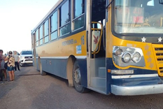 Los colectivos de Lavalle lelgan a la terminal de ómnibus cerca del Nudo Vial. Los colectivos de Lavalle lelgan a la terminal de ómnibus cerca del Nudo Vial.