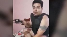 Video: un hombre armado amenazó al gobernador Omar Perotti