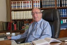 Carlos Parellada fue decano de la Facultad de Ciencias Jurídicas de la Universidad de Mendoza, profesor titular en diversas asignaturas en distintas universidades de la provincia y el país,