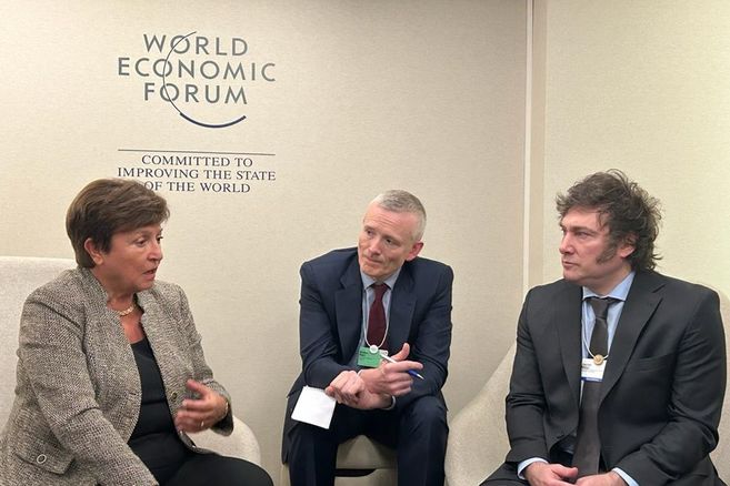La titular del FMI, Kristalilna Georgieva, junto a Javier Milei. Foto: Noticias Argentinas