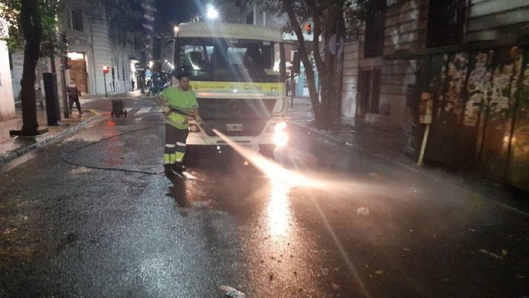 Trabajadores de la Ciudad limpiaron la zona durante la madrugada
