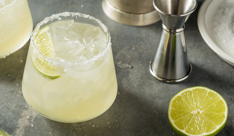 Un trago perfecto para el verano, cóctel de margarita Un trago perfecto para el verano, cóctel de margarita