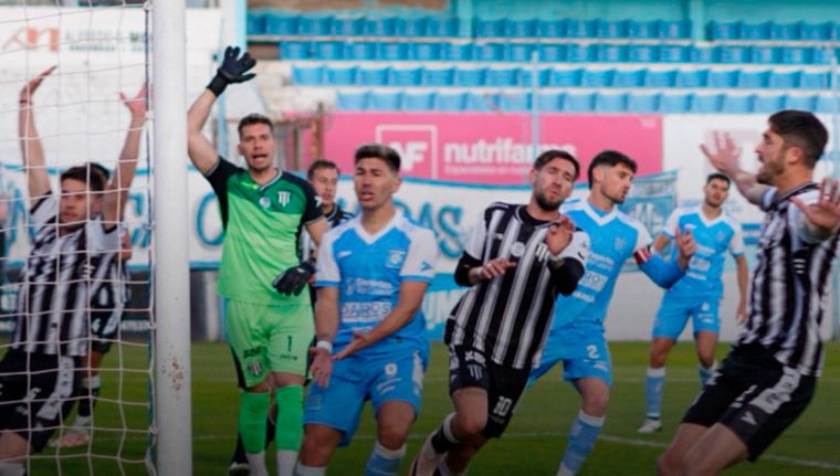 Gimnasia empató con Estudiantes de Ríos Cuarto en el estadio Antonio Candini.