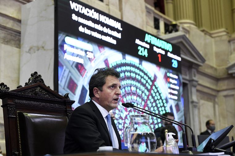 La sesión comenzó a las 15.45.