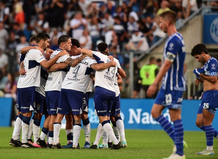 Festeja Gimnasia. Godoy Cruz revivió a un equipo que se había quedado sin entrenador. ¿Correrá la misma suerte el Tomba? Foto: FotoBaires