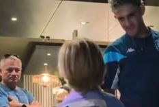 Martirena y uno de esos gestos que nadie olvida previo a la final con Estudiantes. Martirena y uno de esos gestos que nadie olvida previo a la final con Estudiantes.